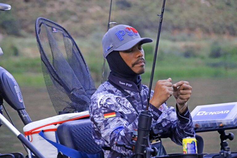 18 wichtige Belly Boat Tipps für Angler (für Anfänger)